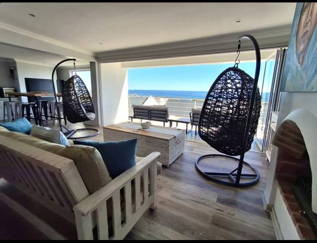 4 BEDROOM HOUSE FOR SALE IN DA GAMA BAY